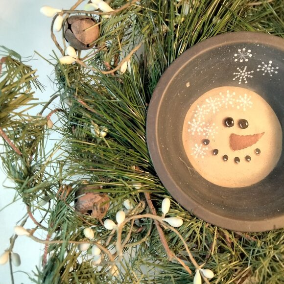 Snowman Wreath Rustic Jingle Bell Green Pine White Berry Handcrafted Centerpiece - Picture 4 of 7